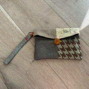 Woven clutch/wristlet